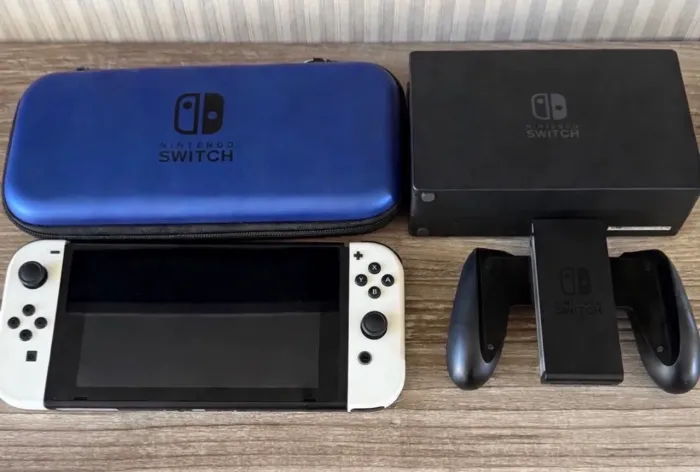 Nintendo Switch V1 DESBLOQUEADO Completo - Dock, Case, Película