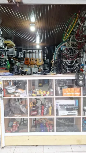 Velharias e relíquias a partir de 20,00 é das antigas no hauer Curitiba - 0306