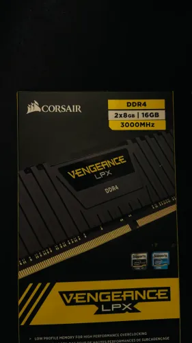 Memória RAM CORSAIR VENGEANCE 16gb(2x8) 3000MHz