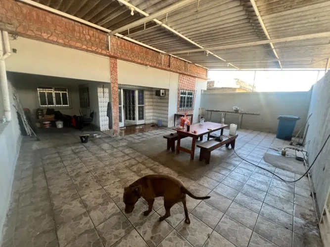 Casa espaçosa em área tranquila<br>