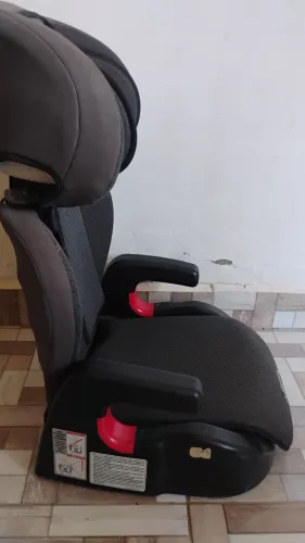 Vendo uma cadeirinha pra criança