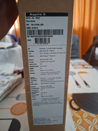 Vendo notebook acer com nota fiscal semi novo, sem detalhes 1900,00