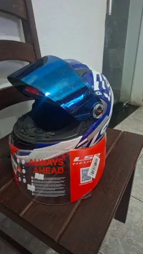 VENDO LS2 AZUL E BRANCO COM 1 VISEIRA TRANSLUCIDA NOVA.