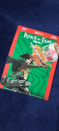 Adesivo Attack on Titan CCXP 2024 Cup Noodles Item raro
