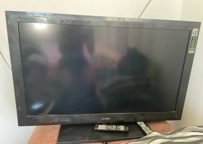 VENDO TELEVISÃO CCE PRA RETIRADA DE PEÇAS