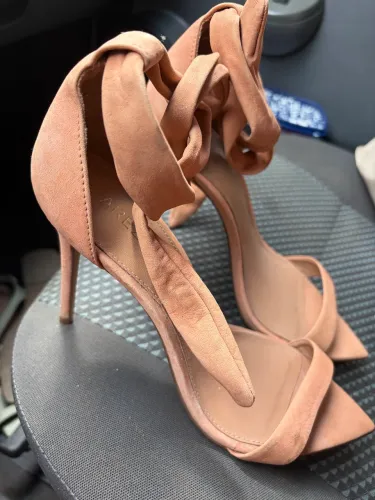 Vendo sandália salto TAM 12, modelo Isabele, marca Arezzo, tam 36