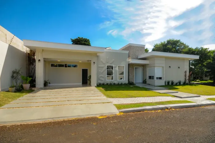Casa de alto padrão à venda no Condomínio Central Park em Foz do Iguaçu/PR