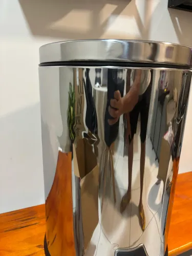 Lixeira 20 litros inox NOVA com pequeno amassado