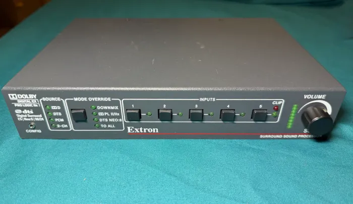 Extron SSP 7.1 - Processador de Áudio Surround Profissional