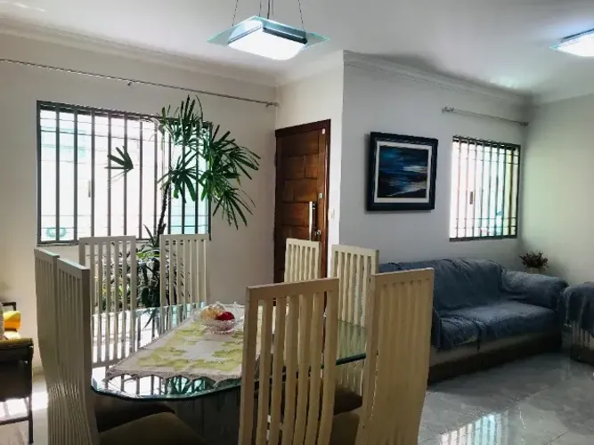 VENDE-SE CASA SOBREPOSTA BAIXA DE 3 DORMITÓRIOS NO BAIRRO DO EMBARÉ EM SANTOS