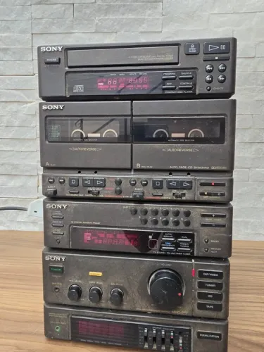 conjunto som 4 modulos mini component anos 90 Sony CDP-77 T-T77 liga mas não sei funciona