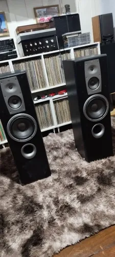 Par de cx JBL n38ll , muito bonitas