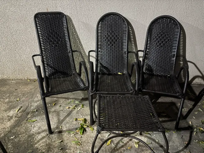 Cadeiras e mesa de Fibra