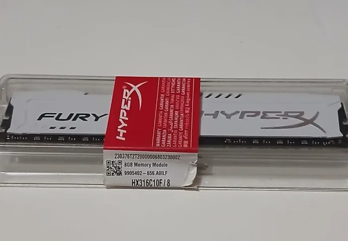 Memória RAM 8GB, nova nunca usada, por R$110,00.