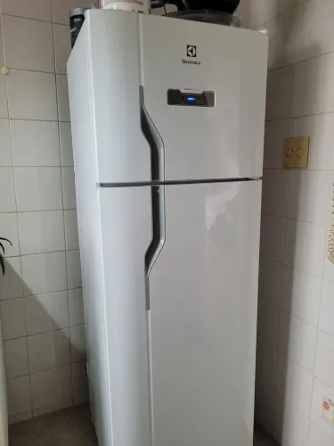Vendo geladeira Electrolux, poucos meses de uso