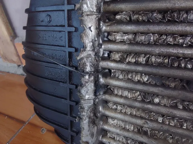 Radiador do intercooler (com defeito)