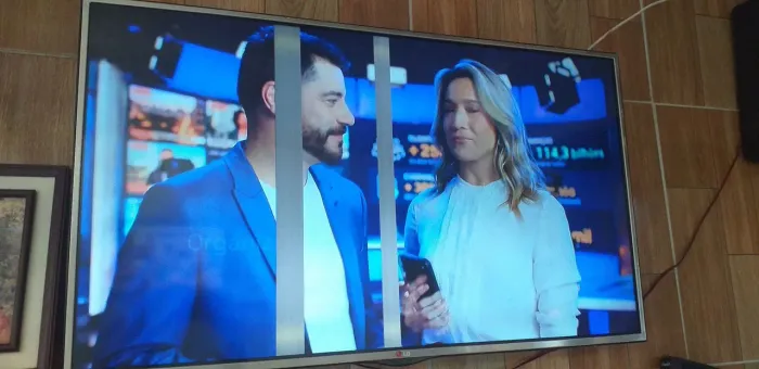 TV LG 49 polegadas com listras na tela.da pra.asirtir