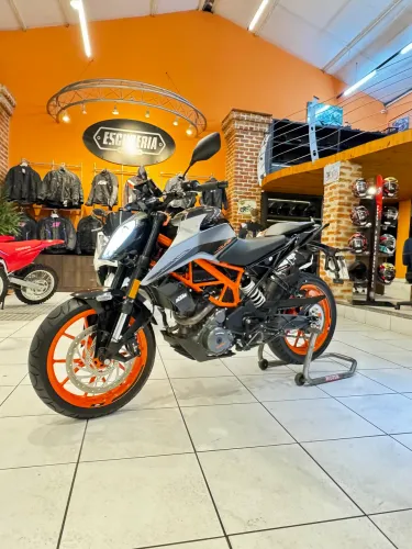KTM DUKE 390 ABS