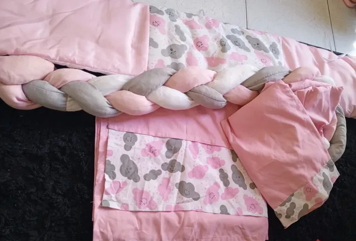 Kit de berço menina:1almofada+1lençol de elástico+1colcha +1trançado +1acolchoado lateral