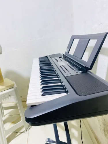 Teclado Yamaha PSR E383
