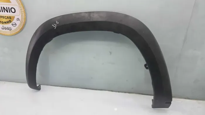 Moldura do Paralama Dianteiro ESQUERDO RENAULT Kwid 2016 2018