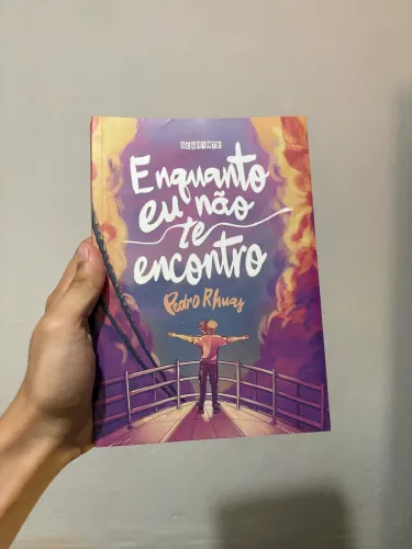 Livro Enquanto Eu Não Te Encontro - Pedro Rhuas (Editora Seguinte)
