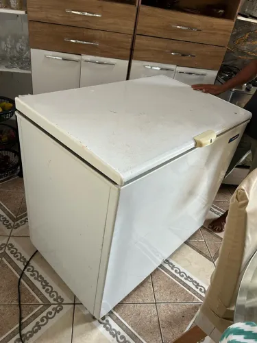 Freezer metal frio 300 litros semi nova com garantia funcionamento perfeitamente
