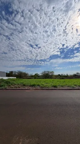 Lote disponivel no Res. Jardim dos Ipês Araporã-MG