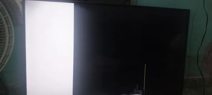 TV Philco 43" LED - Tela Quebrada - Para Retirada de Peças