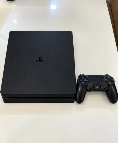 PS4 SLIM 1TB - FC 24 + 2 Controles