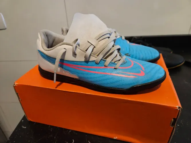 Vendo Chuteira Nike 37/ Chuteira Adidas 38