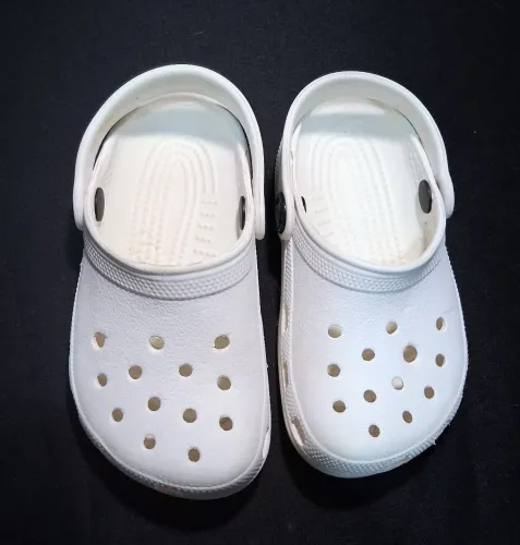 Sandália Crocs Clássic Clog branca infantil