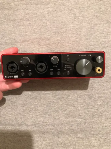 Interface Scarllet 2i2