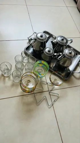 Utensílios de cozinha bandeja inox e 3 bules copos e taça sobremesa 