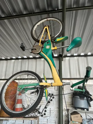 Bicicleta antiga retrô aro 20 seleção brasileira