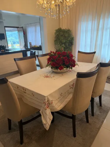 Mesa de jantar com 6 cadeiras 