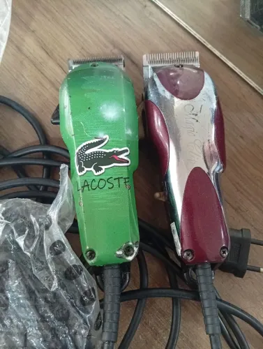 Vende-se máquina whal de corta cabelo 2 unidade com todos os petes