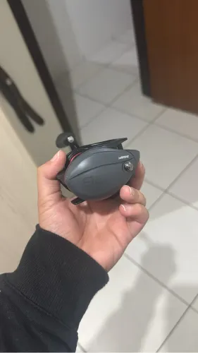 Carretilha Titan Pro 12000Bg nova (esquerda )