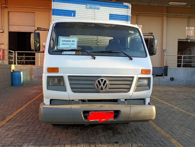 Caminhão baú VW 8.150