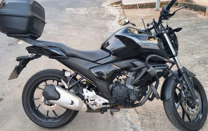 Yamaha FZ15 MUITO NOVA