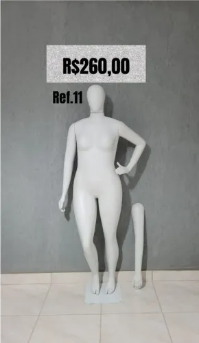 Manequim feminino plus size