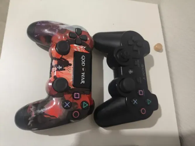 Vendo e aceito trocas controle de ps4 e ps3 original + jogos de ps3
