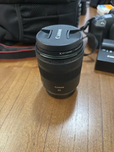 Lente Canon RF 85mm F2 Macro IS STM - Excelente Estado