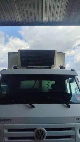 Volkswagen 8.150 delivery baú gancheiro refrigerado