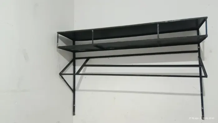 Prateleira de ferro