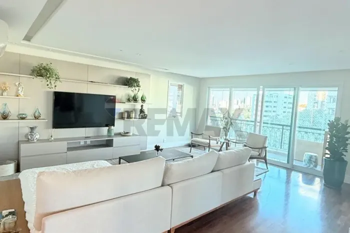 Aclimação | 210m² | 4 suítes | 4 vagas | Todo reformado | Pronto para sua família começar