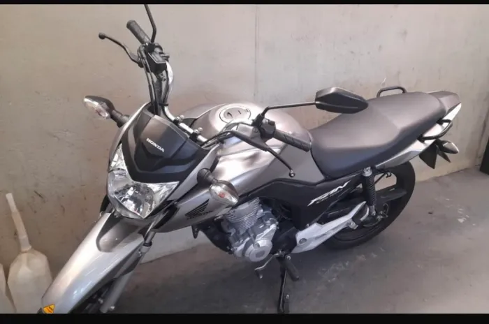 Só 5.000 km, CG 160 fan vc encontra somente aqui na TT-CAR 
