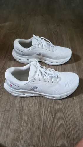 Tenis On Running Cloudeunner 3