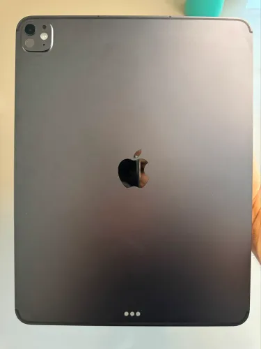 iPad Pro 13" (M4) 256GB Wi-Fi + Cellular - Impecável (Bateria 99%)