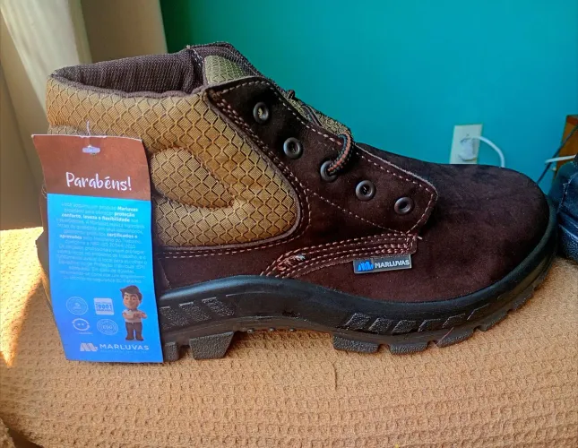 BOTAS MARLUVAS NM°42 NUNCA USADAS / LEIA A DESCRIÇÃO!!!